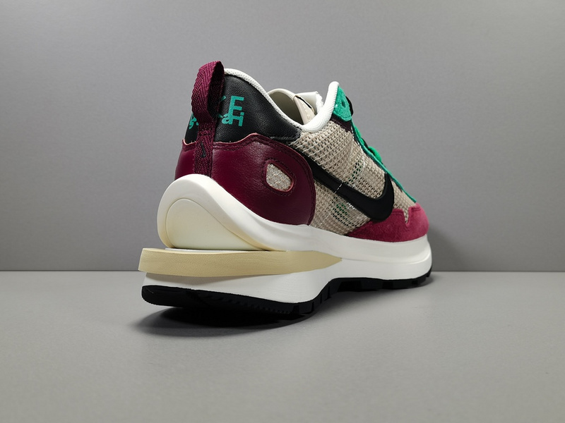 Sacai x NK VaporWaffle DD3035-200
