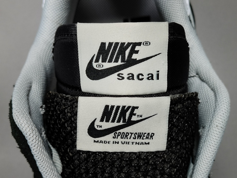 Sacai x NK VaporWaffle CV1363-001