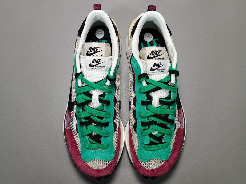 Sacai x NK VaporWaffle DD3035-200