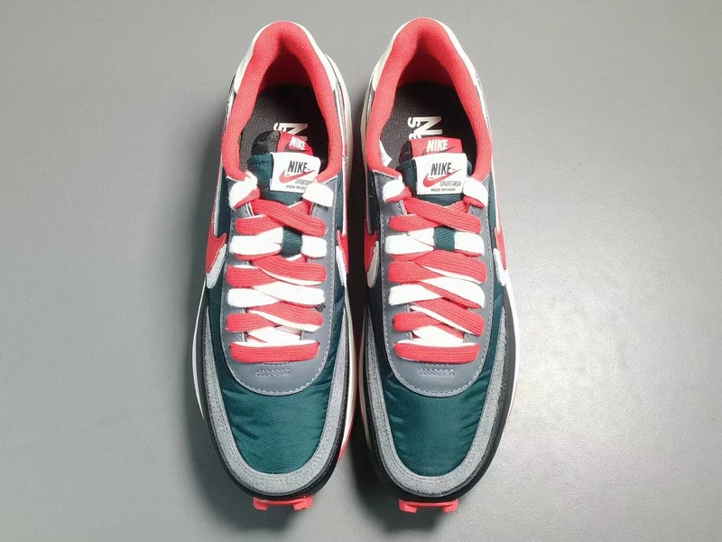 Sacai x Nike LDWaffle DJ4877-300