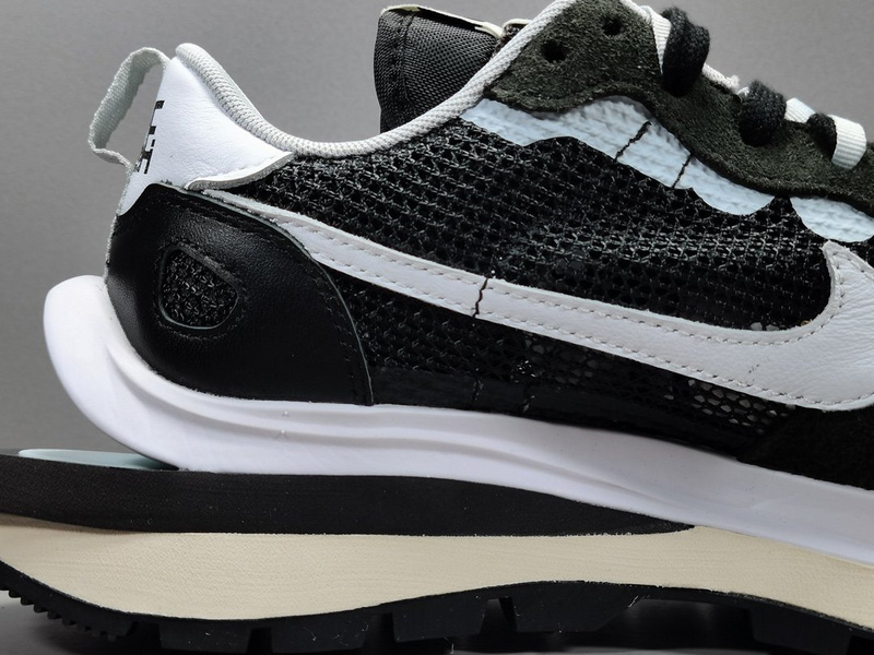 Sacai x NK VaporWaffle V1363-001
