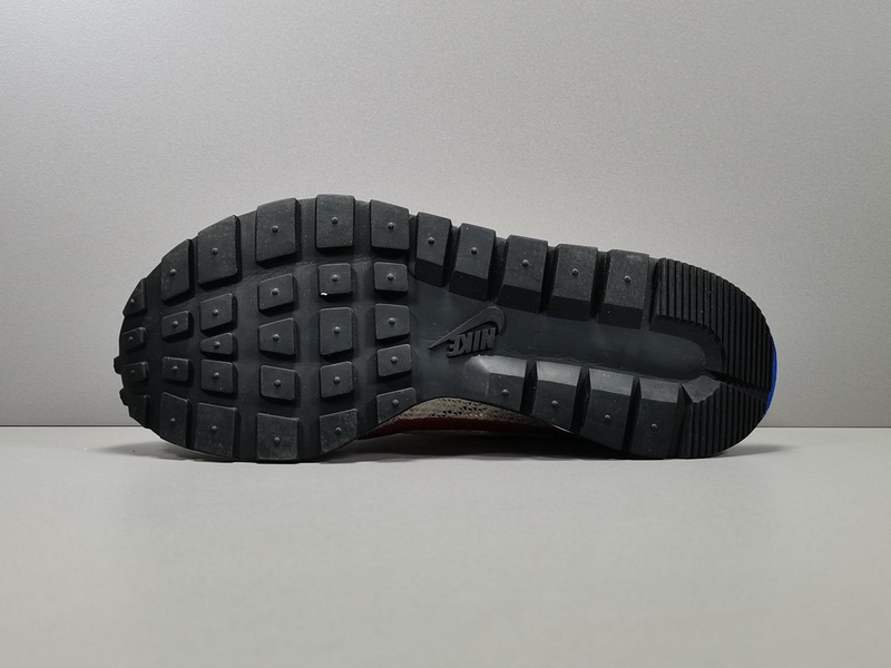 Sacai x NK VaporWaffle CV1363-100