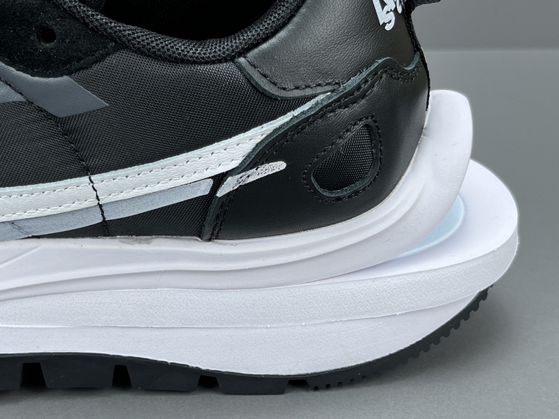 Sacai x NK VaporWaffle ＂＂Nylon Black ＂DD1875-003