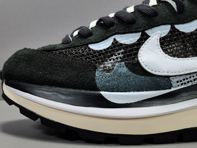 Sacai x NK VaporWaffle CV1363-001