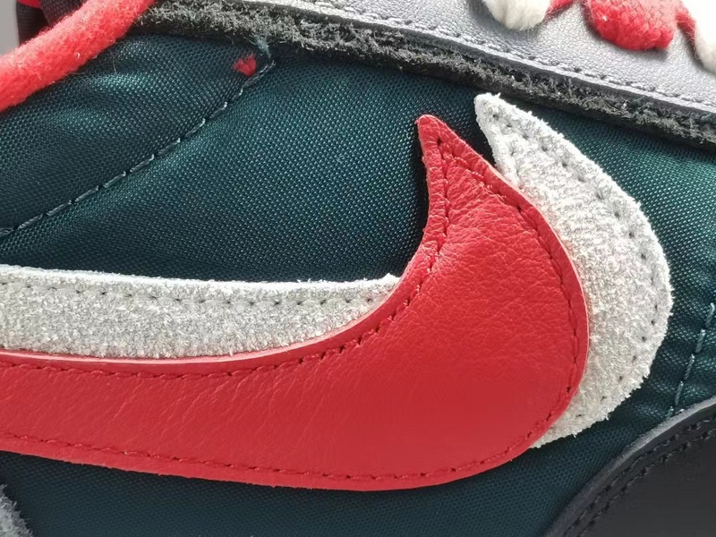 Sacai x Nike LDWaffle DJ4877-300