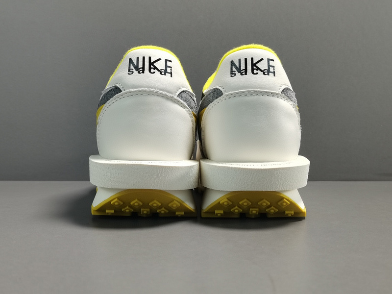 Sacai x Nike LDWaffle DJ4877-001