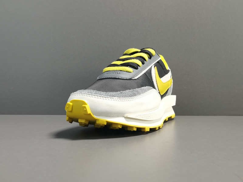 Sacai x Nike LDWaffle DJ4877-001