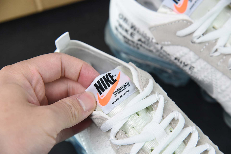 Off-White Sneaker