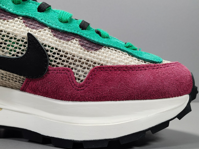 Sacai x NK VaporWaffle DD3035-200