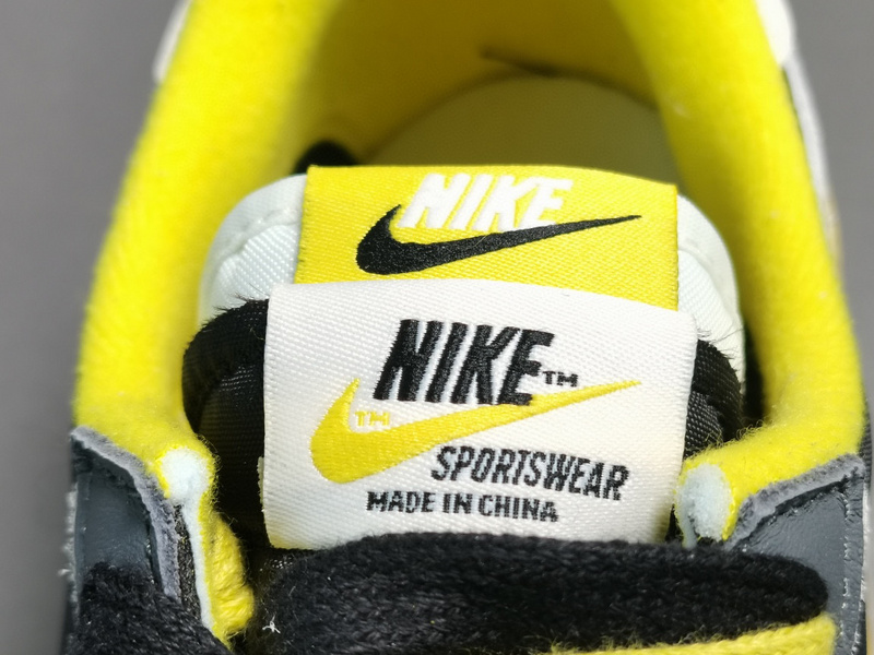 Sacai x Nike LDWaffle DJ4877-001