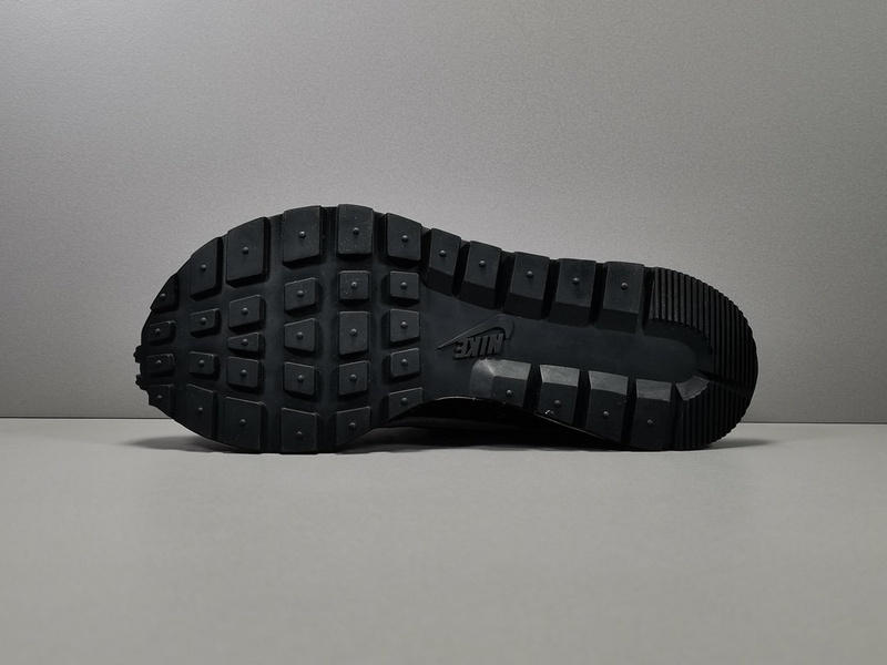 Sacai x NK VaporWaffle V1363-001