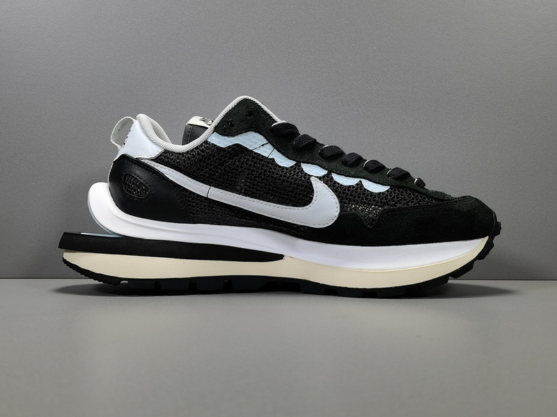 Sacai x NK VaporWaffle CV1363-001
