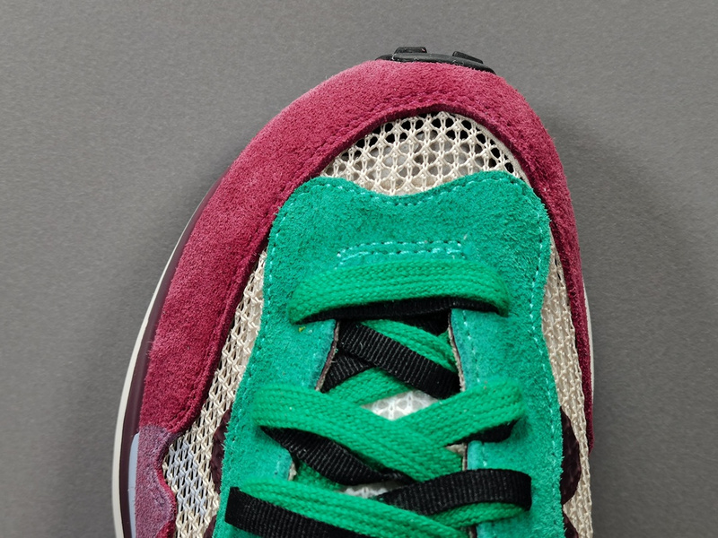 Sacai x NK VaporWaffle DD3035-200