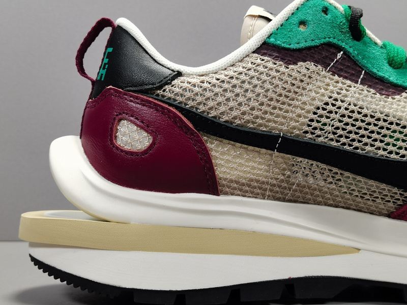 Sacai x NK VaporWaffle DD3035-200