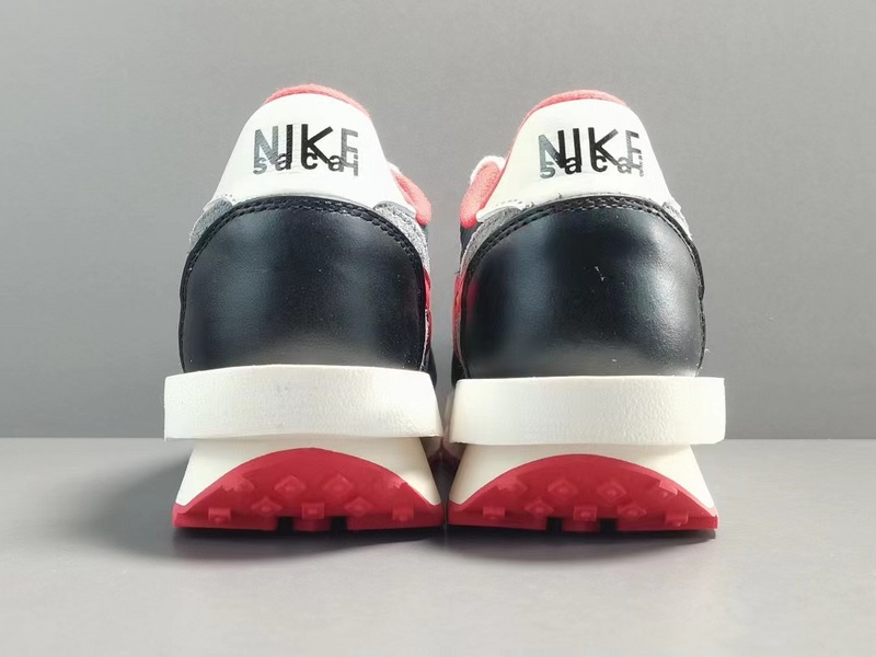 Sacai x Nike LDWaffle DJ4877-300