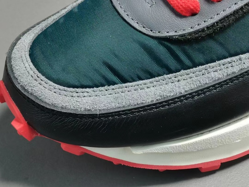 Sacai x Nike LDWaffle DJ4877-300