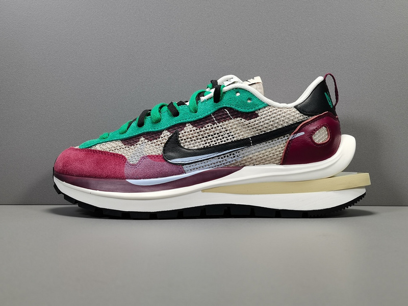 Sacai x NK VaporWaffle DD3035-200