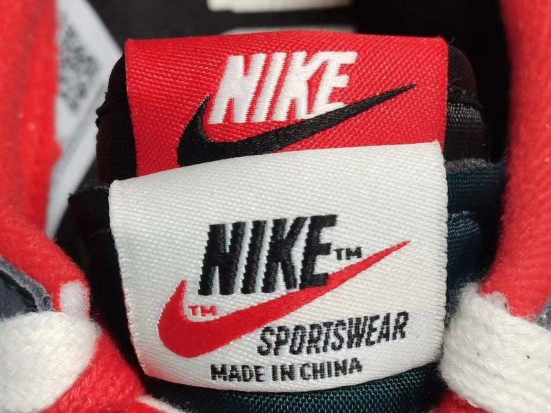 Sacai x Nike LDWaffle DJ4877-300