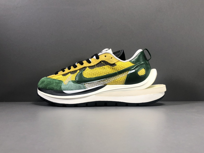 Sacai x NK VaporWaffle CV1363-700