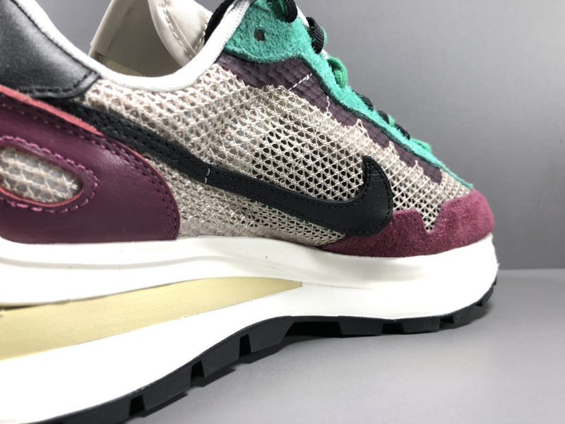 Sacai x Nike VaporWaffle DD3035-200