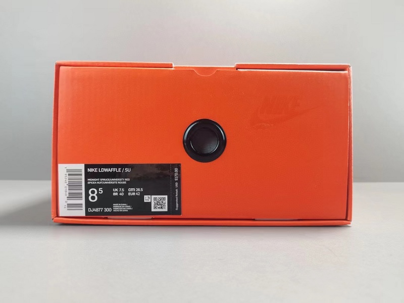 Sacai x Nike LDWaffle DJ4877-300