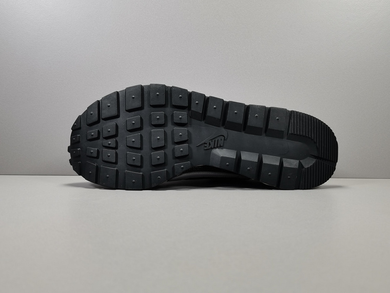 Sacai x NK VaporWaffle CV1363-001