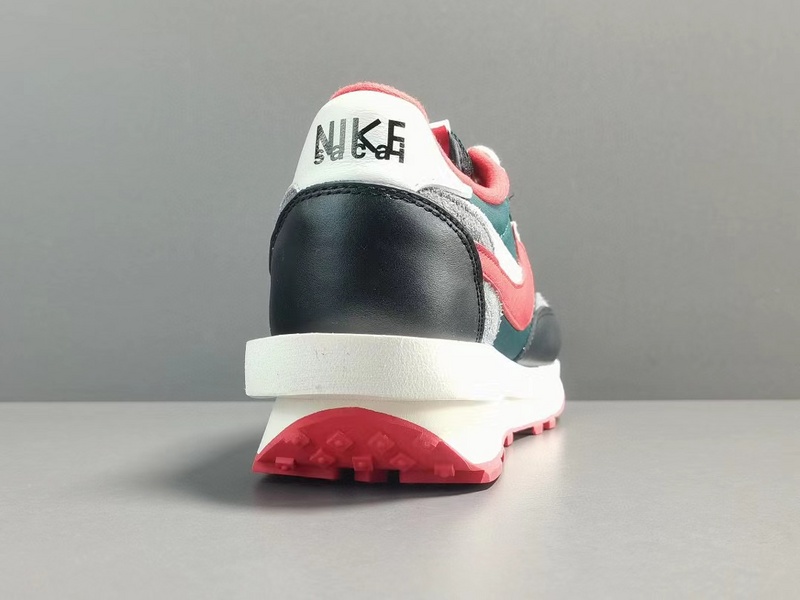 Sacai x Nike LDWaffle DJ4877-300
