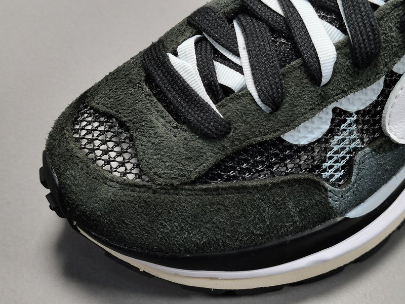 Sacai x NK VaporWaffle V1363-001