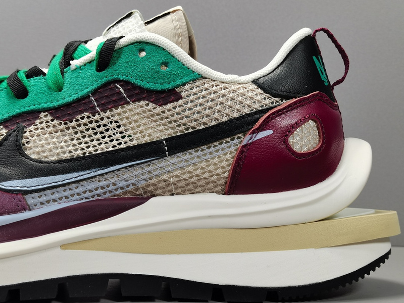Sacai x NK VaporWaffle DD3035-200