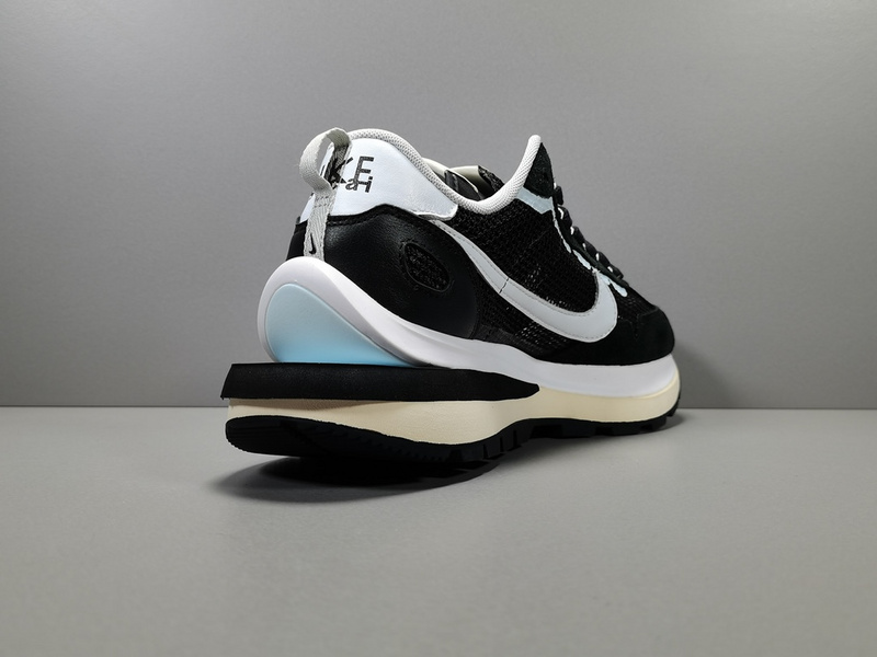Sacai x NK VaporWaffle CV1363-001