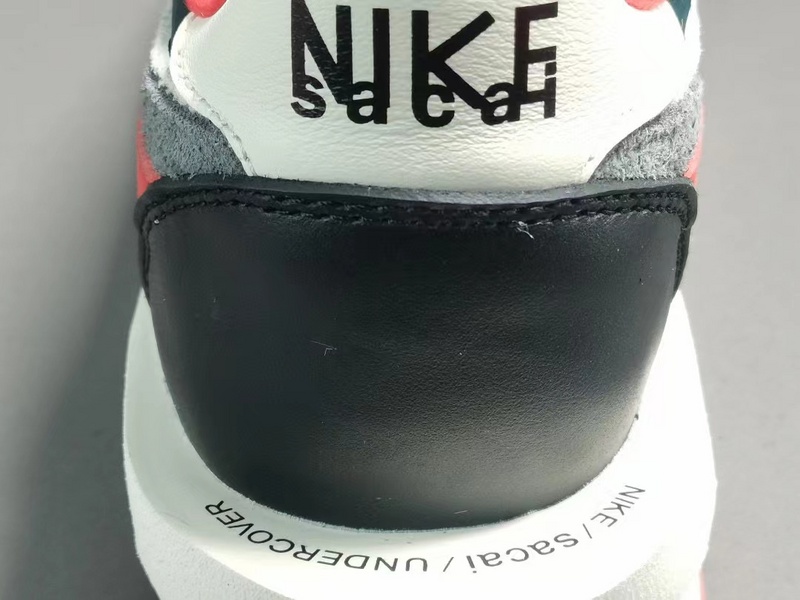 Sacai x Nike LDWaffle DJ4877-300