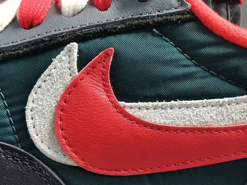 Sacai x Nike LDWaffle DJ4877-300