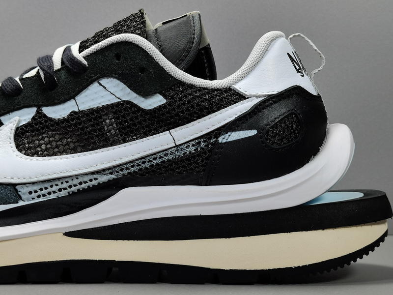 Sacai x NK VaporWaffle CV1363-001