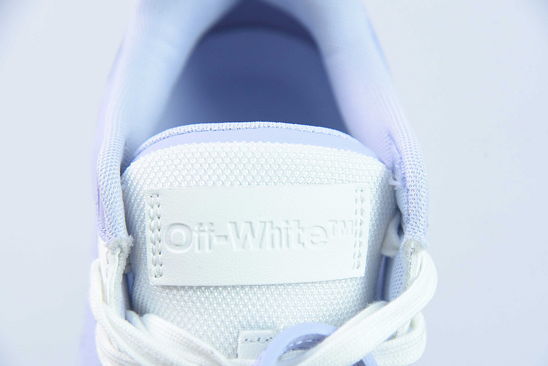 Off-White Sneaker