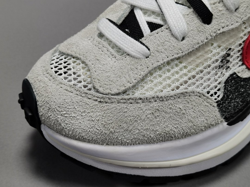 Sacai x NK VaporWaffle DD3035-200