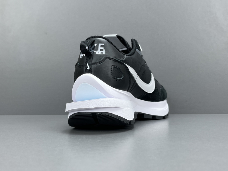 Sacai x NK VaporWaffle ＂＂Nylon Black ＂DD1875-003