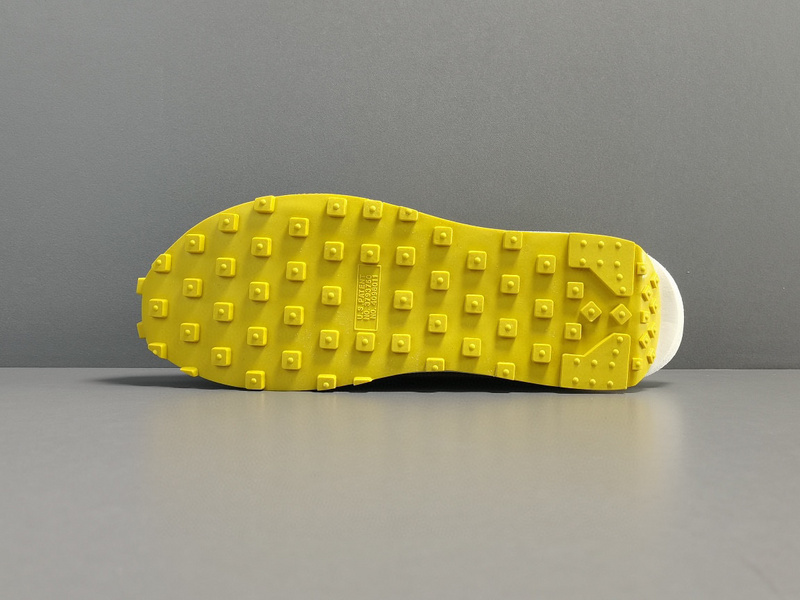 Sacai x Nike LDWaffle DJ4877-001