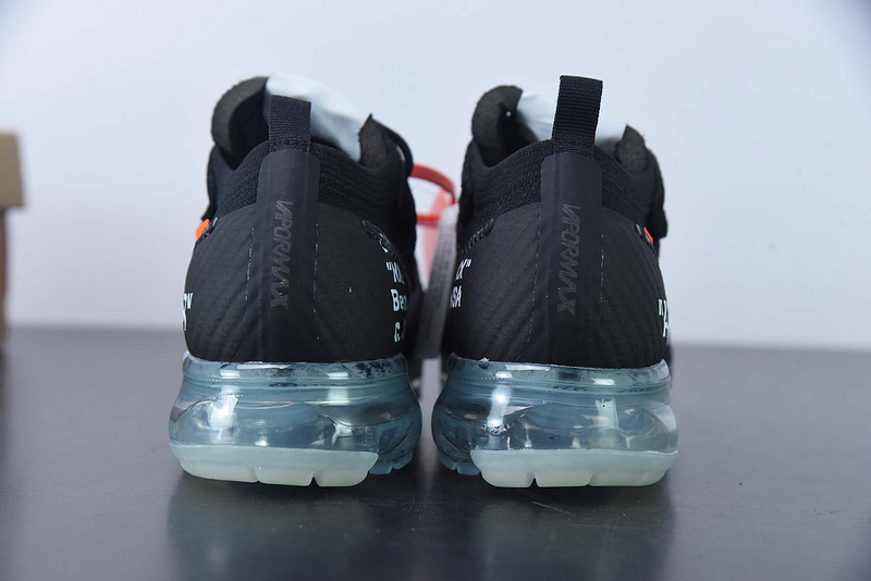 Off-White Sneaker
