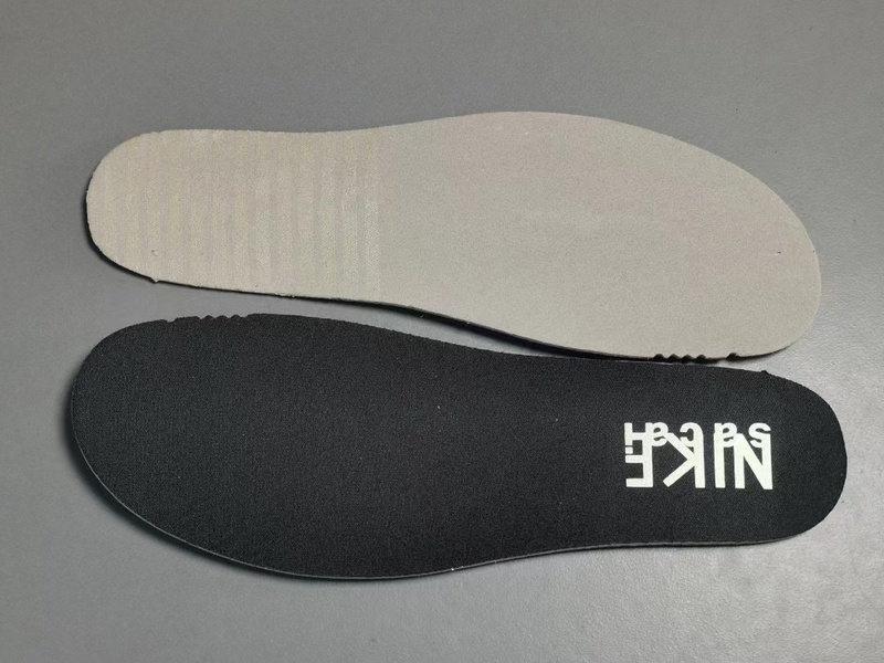 Sacai x Nike LDWaffle DJ4877-300