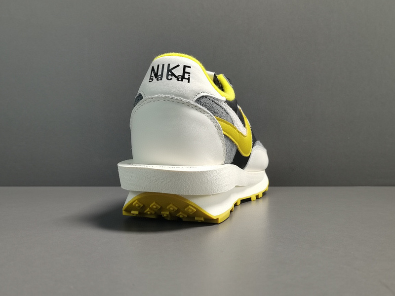 Sacai x Nike LDWaffle DJ4877-001