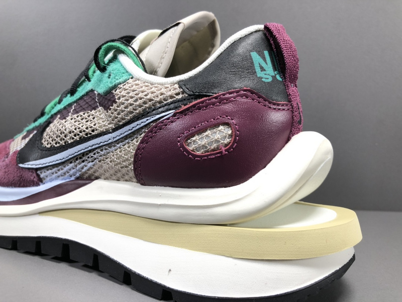 Sacai x Nike VaporWaffle DD3035-200