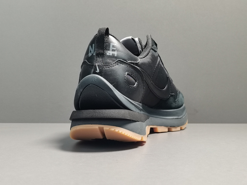 Sacai x NK VaporWaffle ＂＂Nylon Black ＂DD1875-001
