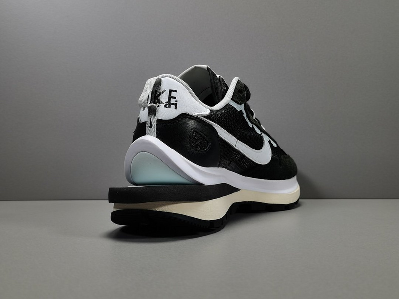 Sacai x NK VaporWaffle V1363-001