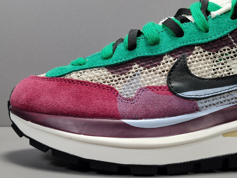 Sacai x NK VaporWaffle DD3035-200