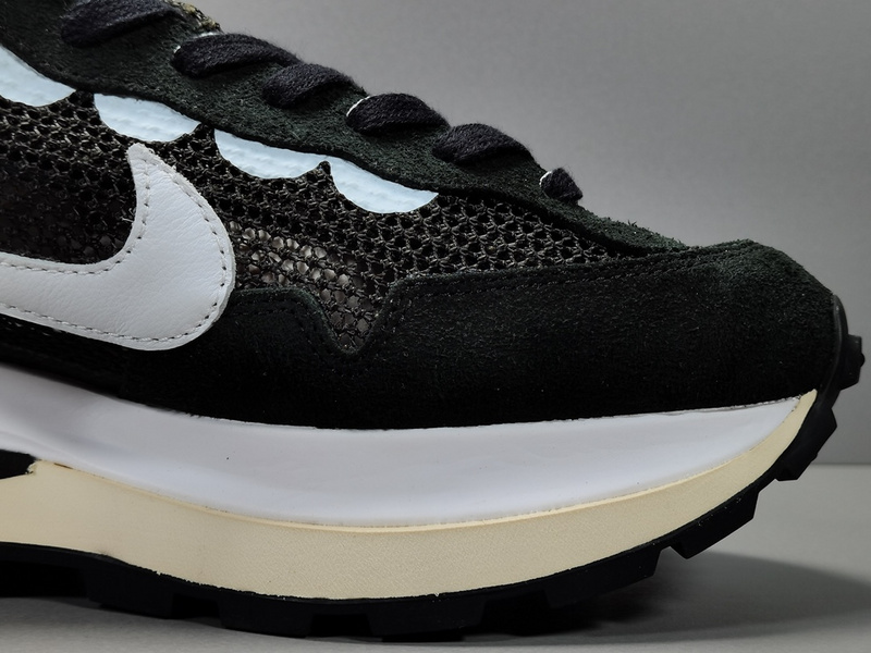 Sacai x NK VaporWaffle CV1363-001