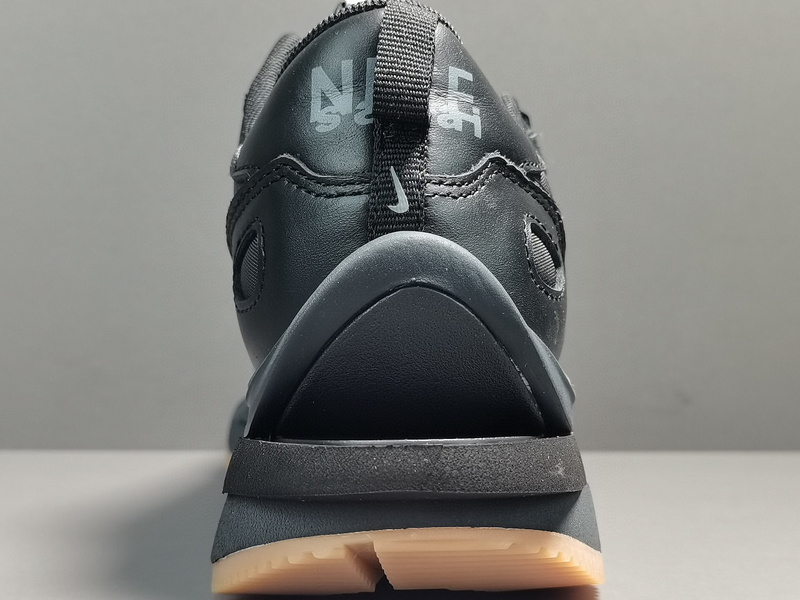 Sacai x NK VaporWaffle ＂＂Nylon Black ＂DD1875-001
