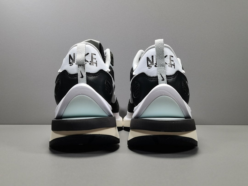 Sacai x NK VaporWaffle V1363-001