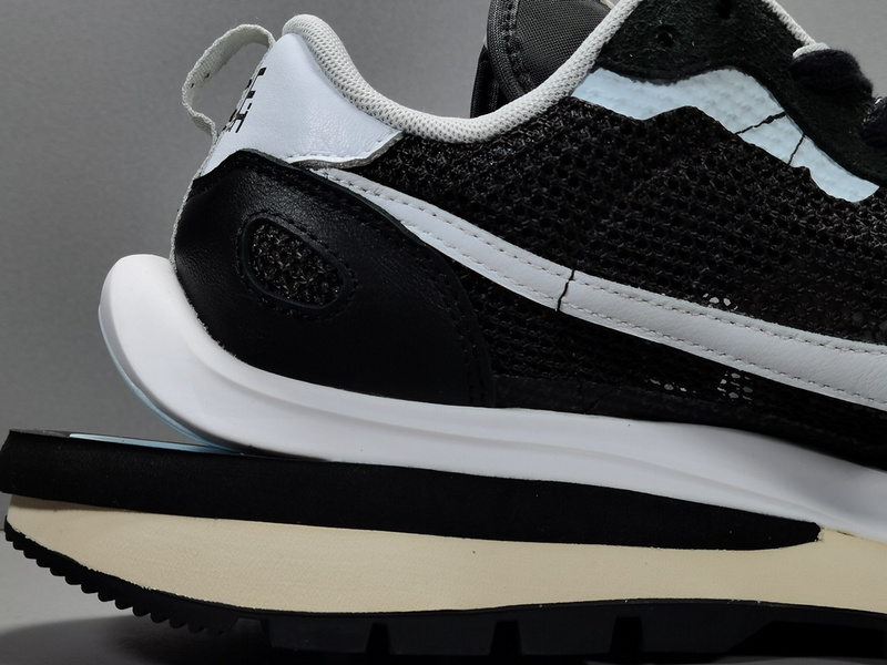 Sacai x NK VaporWaffle CV1363-001