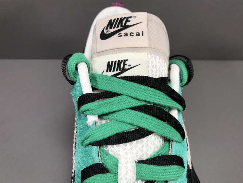 Sacai x Nike VaporWaffle DD3035-200