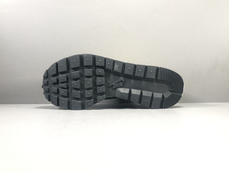 Sacai x NK VaporWaffle CV1363-700